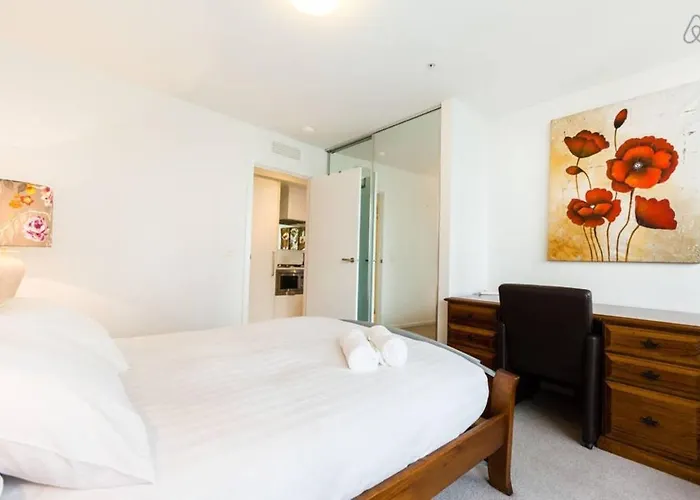 Southbank Balcony Stay Across From Crown With Pool