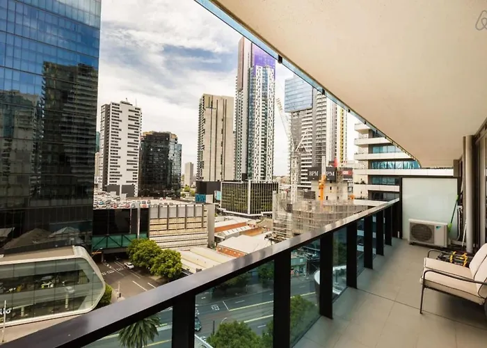 Southbank Balcony Stay Across From Crown With Pool